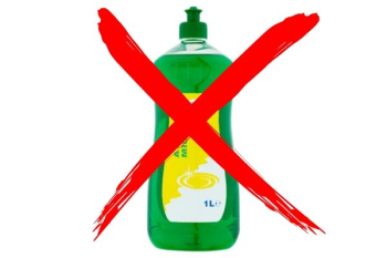 Tuintegels schoonmaken met Dreft: slim of niet?