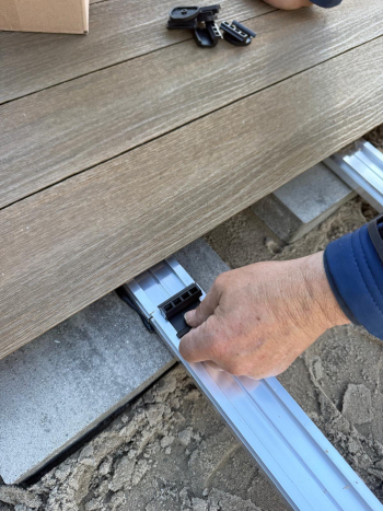 Composiet in plaats van hout: deze vlonder blijft altijd mooi