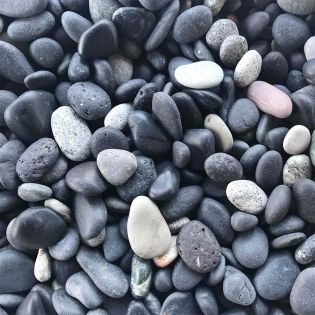 Beach Pebbles Zwart/Grijs 8/16mm in midibag (0,7m3)