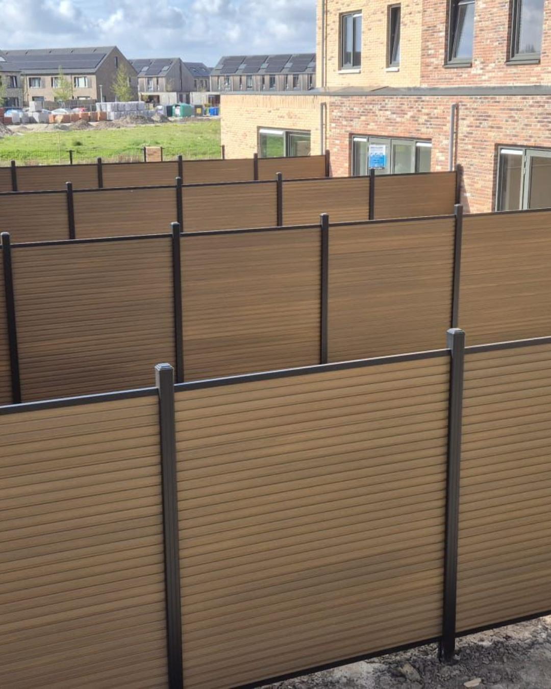 Composiet schutting met aluminium palen: de moderne vervanger van betonpalen