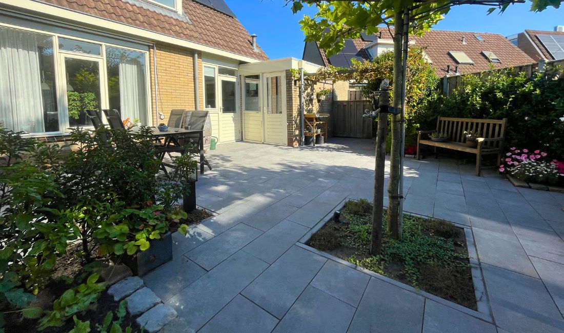 Buitenkijken-bij-Jan-Gerda-Buitenbart-overkapping-keramiek-kunstgras Buitenkijken-bij-Jan-Gerda-Buitenbart-overkapping-keramiek-kunstgras